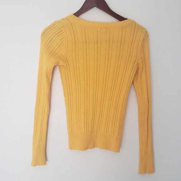 Women's Fitted Cable Knit Sweater - Picture 5 of 6